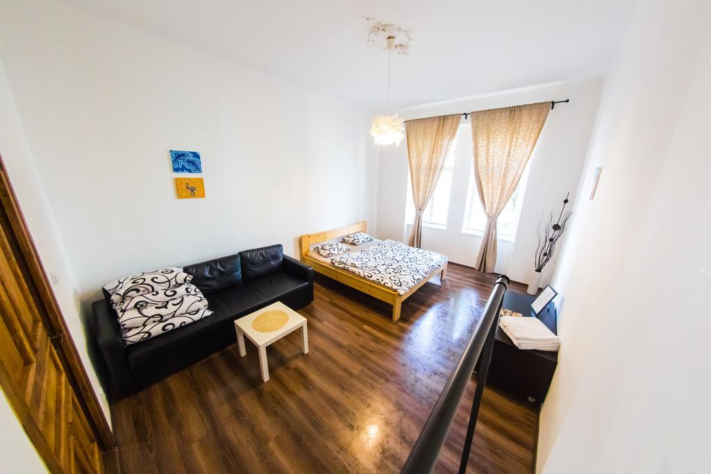 Freedom Rooms & Apartments Прага Экстерьер фото
