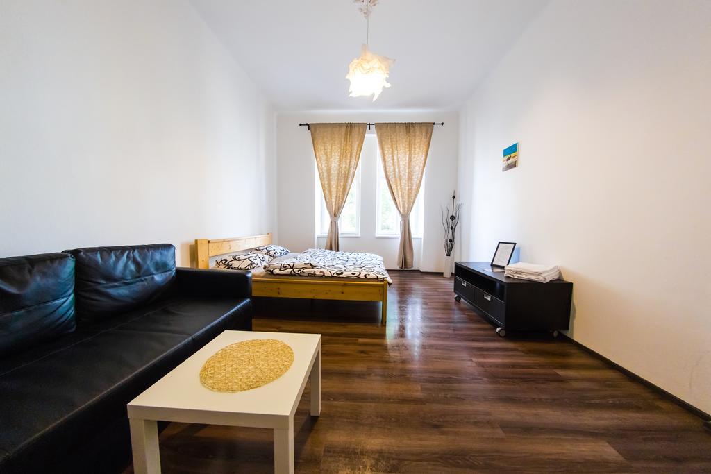 Freedom Rooms & Apartments Прага Экстерьер фото
