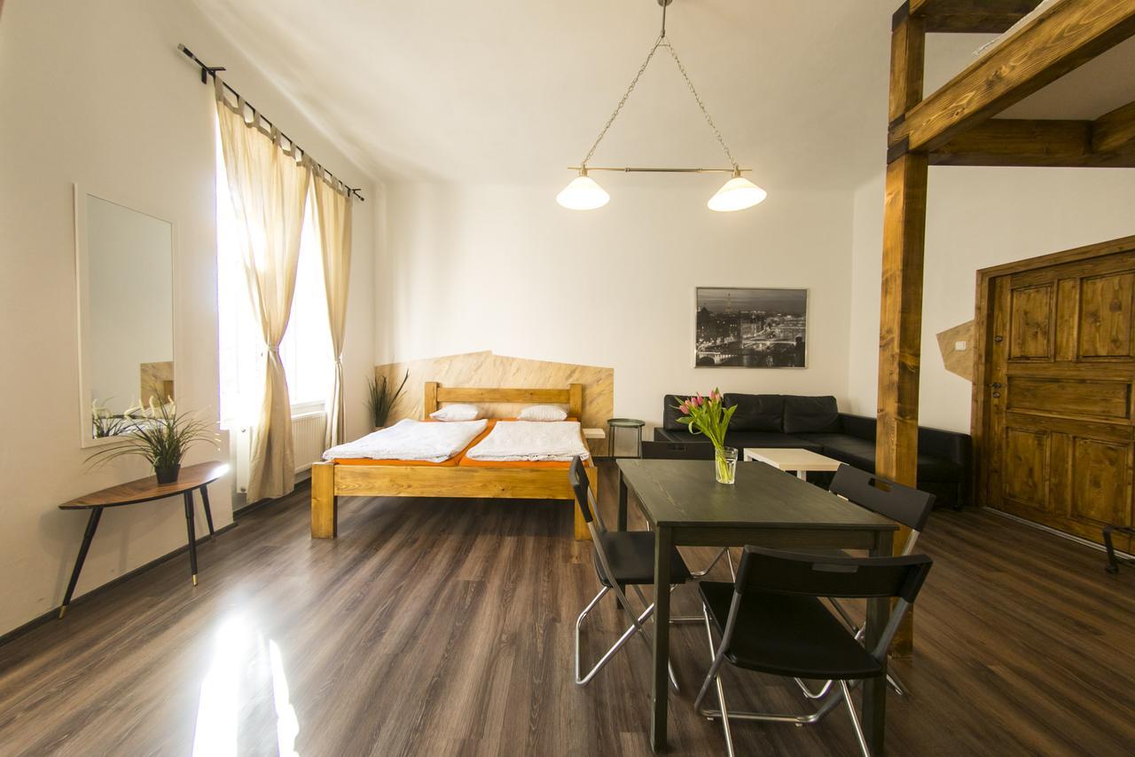 Freedom Rooms & Apartments Прага Экстерьер фото