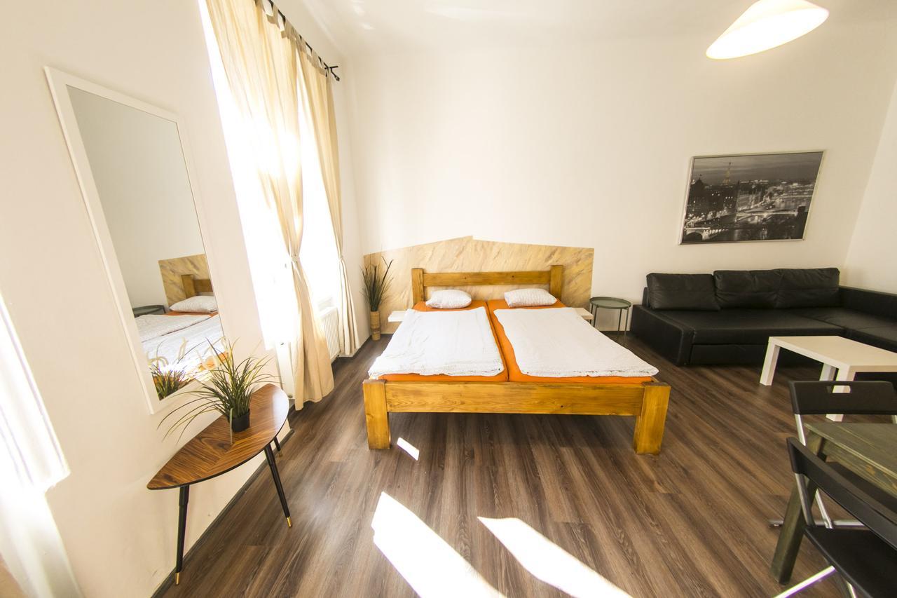 Freedom Rooms & Apartments Прага Экстерьер фото